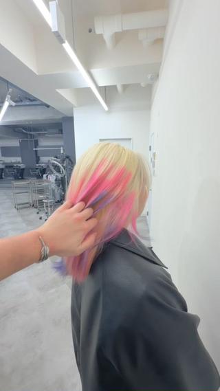 ブロンドベースにpurple×pinkのグラデーションカラー