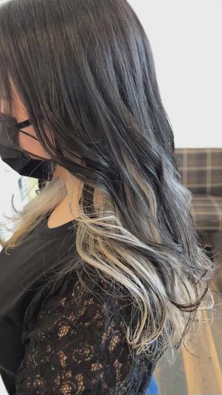 コントラスト抜群のインナーホワイト 