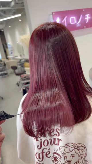 ブリーチなしでここまで鮮やかなカラーに 