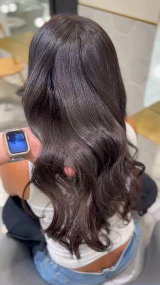 𝗇𝖺𝗍𝗎𝗋𝖺𝗅 𝖻𝗋𝗈𝗐𝗇　透明感もでるカラー

Aujua トリートメントでさらに艶々に 