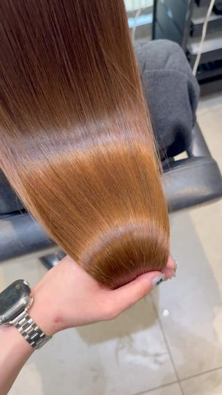 シルクのような艶髪へ
お客様に合わせたトリートメントと薬剤の選定により、理想の美髪へと導きます！是非お任せください 