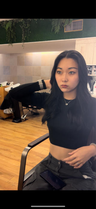 Gloss blue black︎

フローディアトリートメントも一緒にして色持ちが良くなり、まとまった髪に 