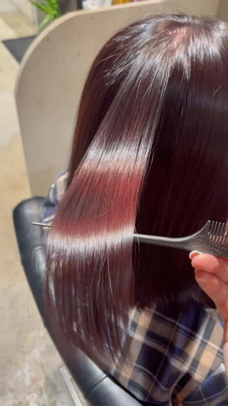 カラーと一緒にAujuaトリートメントで艶々に！ 