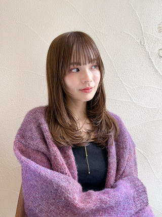 .
.絶対に垢抜ける！透明感を出す
.重たくなりすぎないカラー得意です
.パーソナルカラーに基づいたお客様一人ひとりに合わせたカラーレシピで今まででいちばんの仕上がりに致します。
.
.韓国風スタイル
.顔まわりレイヤー、動きを出すローレイヤー︎
.骨格や顔の形に合わせてカット致します。
.
.毛量調整や髪色の提案ならお任せください
.
.
.ブリーチ毛、縮毛矯正やパーマなどで
.他の美容室ではどうにもならなかった髪を
.必ず生き返らせます 