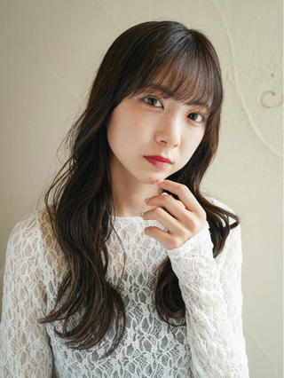 .
.絶対に垢抜ける！透明感を出す
.重たくなりすぎないカラー得意です
.パーソナルカラーに基づいたお客様一人ひとりに合わせたカラーレシピで今まででいちばんの仕上がりに致します。
.
.韓国風スタイル
.顔まわりレイヤー、動きを出すローレイヤー︎
.骨格や顔の形に合わせてカット致します。
.
.毛量調整や髪色の提案ならお任せください
.
.
.ブリーチ毛、縮毛矯正やパーマなどで
.他の美容室ではどうにもならなかった髪を
.必ず生き返らせます 