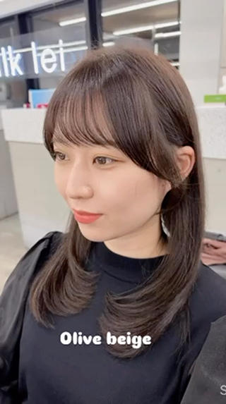 トレンドのレイヤースタイルはお任せ下さい
お客様の髪質やお悩みを加味した上で、
計算され尽くしたレイヤーを入れることによって
自分で簡単に巻くだけで、流行りのスタイルになる様な
カット技術を提供します
もちろんご自宅での扱いやすさなども自信あります
顔まわり小顔カット、小顔レイヤーならココ
お顔の形は人それぞれです、その一人ひとりに合わせて
デザインを作っております♪
結んだ時にどの位置に髪があれば可愛く見えるのか
前髪とのバランスや繋がり方
普段の生活から逆算してデザインも作っていきます!