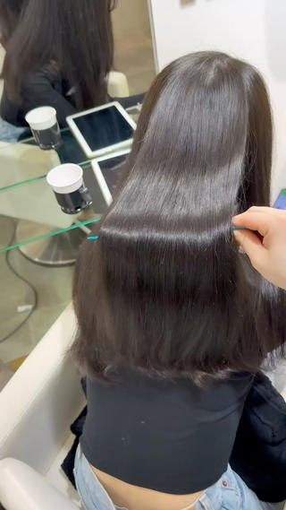 Olive grayge
赤みが気になる方にオススメです

#カラーモデル #原宿美容室 #赤み消しカラー #オリーブカラー #透明感カラー  