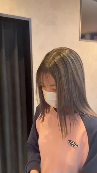 ブリーチ履歴のベースにハイライトを追加して
バレイヤージュっぽく
ホワイトベージュが人気です♡ 