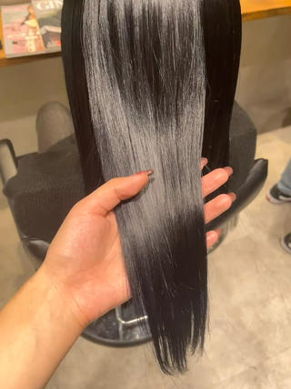 
𝐀𝐮𝐣𝐮𝐚トリートメントでうる艶髪になりませんか？？ 