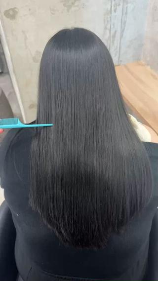 セミロング 秋山 七海のヘアスタイル