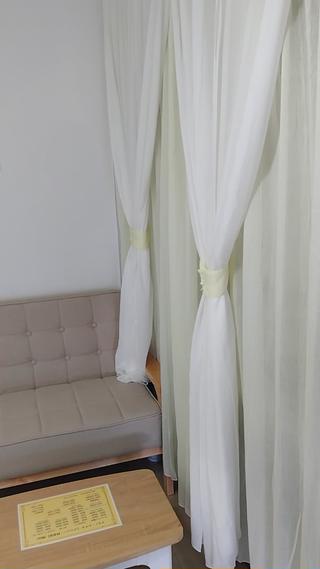 こちらは個室になります。ゆっくりしていって下さい 