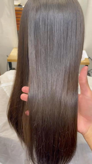 秋っぽくブラウンベースのグレージュ

その名もオータムグレージュ 