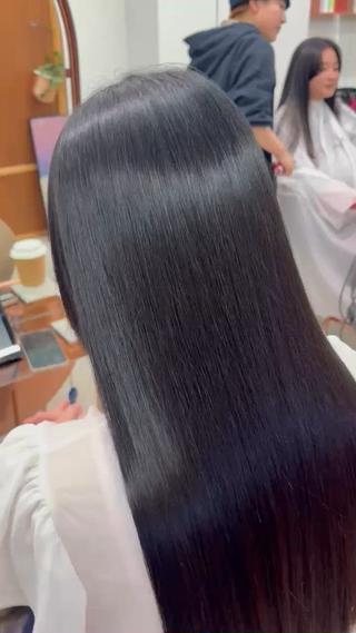 乾かすだけでこのツヤ髪

乾燥してしまうこれからの季節におすすめのメニューです*.+ﾟ 