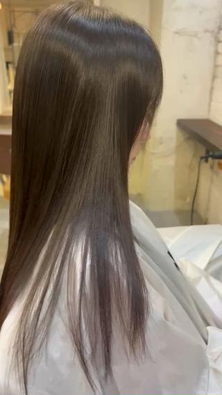 ・柔らかく仕上げる縮毛矯正
''縮毛矯正をかけているように見えない,,を形にします。 