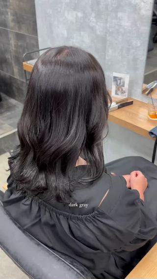 赤みを抑えた透明感のあるカラー人気です 