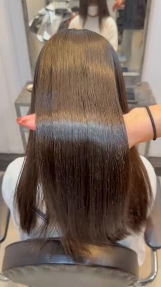 ダメージを極限まで抑えた美髪矯正
複雑な履歴の方でも乾かしただけでここまで綺麗に 