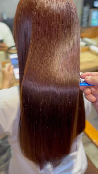 流行りの髪質改善トリートメントがとっても人気です！
イヤリングカラーなどのデザインカラー優れたハイライトなどヘアカラーデザインなら是非お任せください
ヘッドスパでReluxできるメニューも充実させております

今の髪型に飽きてしまった方、イメチェンしたいけどイメージが浮かばない方、今までチャレンジしてこなかったカラーをしてみたい、など是非ご相談ください！！ 
丁寧なカウンセリングを心がけ、お客様に100%寄り添う接客を心がけております 