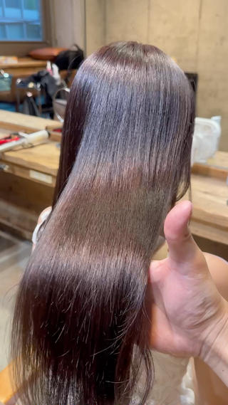 流行りの髪質改善トリートメントがとっても人気です！
高濃度の水素を髪の内側から発生させて、感動の潤いを実現します

イヤリングカラーなどのデザインカラー
ホワイトブリーチや、優れたハイライトなどヘアカラーデザインなら是非お任せください
ヘッドスパでReluxできるメニューも充実させております

今の髪型に飽きてしまった方、イメチェンしたいけどイメージが浮かばない方、今までチャレンジしてこなかったカラーをしてみたい、など是非ご相談ください！！ 
丁寧なカウンセリングを心がけ、お客様に100%寄り添う接客を心がけております 