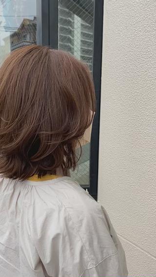 シークレットローライトの入ったトープグレージュカラー
淡くて優しい色味で人気です！
ローライトは色が抜けやすい方や褪色防止カラーとして使われます！ 