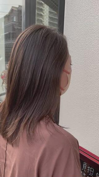 酸性ストレート矯正＋ハイライトトープグレージュ
カラーも同じ日に可能です
ストレートもしたいし、カラーもしたい方はぜひご相談ください！

FREOの酸性ストレート矯正はその日からコテ巻き自由に出来ます

FREOでは薬剤だけではなく、シャンプーからN.、trackoilなどのスタイリング剤まで、使いやすく喜んで頂けるものを選んで揃えております！
何を使っても納得されていない方はご相談ください

髪がダメージしやすいのにクセがあり扱いにくい方はFREO谷山にお任せ下さい！

予約の仕方や、お店の場所が分からない方はDMお願い致します

美容業界は常に進化しています。日々の感性と最新の知識、情報収集のためにセミナーや講習に積極的に参加し、取り組んでいます--✄--

カウンセリングはなんて伝えたら良いか分からないですよね、プロ目線からではなく、お客様の言葉で理解と、納得して頂くまでカウンセリング致します

お客様の【なりたいイメージ】に合わせてご提案いたします
お客様の髪、頭皮を考えて極力ダメージを出さず残さずキレイになっていくように誠心誠意対応していきます
•
•
分かりやすくしっかりとした丁寧なカウンセリングでお悩み解決致します！
なりたいイメージを共有して納得いくまで仕上げますので、パーマを当てたいけど当てれる髪質か分からないなど今までに伝えづらかったことでもご相談ください️
•
•
~実際のお客様のお悩み~

ハチやボリュームが出てしまう
カットのおさまりが悪い
トリートメントしてもパサつく
美容室での仕上がりをご自宅でもスタイリングしたい、
毛量を減らしたいけど毛先は薄くしたくない
トップにボリュームが欲しい
長さは変えずに垢抜けたい
長さを変えずに変化が欲しい
似合う髪型が分からない
パーマの持ちが悪い、あたらない
くせ毛のせいではねる
カラーもパーマも同時にしたい、早く終わりたい
カラーもパーマもダメージが出てしまう
乾かし方、スタイリングが分からない
顔が大きく見えてしまう
カラーの色落ちが早い
いつも同じようなカラーで飽きた
セットの時に何を使えばいいか分からない
•
•
•
08038468001
－－－－－－－－－－－－－－－－－－－－－－

ダメージを感じずにカラーやカットされたい方、大人可愛くなりたい方、根元ストレートで毛先だけカールさせたい方、髪質改善されたい方、綺麗な髪でいたい方、垢抜けたい方、ワンランク上の仕上がりにされたい方、美人になりたい方
tanyにお任せ下さい
アルカリを髪に残さずにカラーパーマも出来ますのでお悩みの方お問合せください！

【営業時間】9:00～20:00
※営業時間外は要相談で対応致します！

駐車場パーキング目の前にあります

#ショート#レイヤー#髪質改善#ハイライト#デザインカラー#酸性ストレート＃酸性縮毛矯正＃酸性ストレート矯正 #脱染剤#プリカール#塚口サロン#デジタルパーマ#フローディア#グレージュ#グラデーションカラー#酸性ストレート#艶髪色  #高密着 #高浸透カラー #ヘッドスパ#エヌドット #シークレットハイライト #JR塚口#大人可愛い#アルテマ#track oi #FREO#hairsalonFREO
 #ドライフラワー#コーヒーの木#siroka #長崎 #夢をかなえるゾウ 