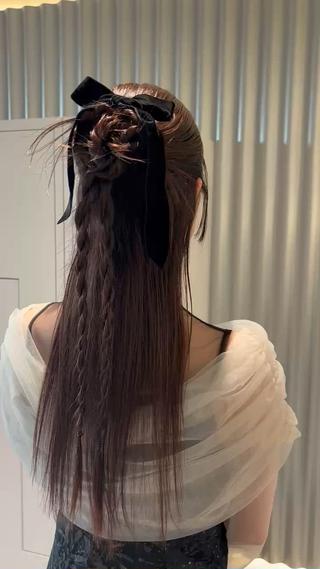 ハーフアップカチモリヘア 