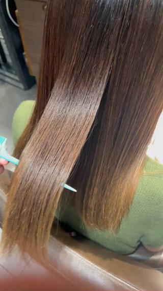 ブリーチ毛でも艶髪なれちゃいます！！

中間~毛先にブリーチとカラーの履歴のあるお客様！
複数の薬剤と前処理剤を駆使してツヤツヤに^ ^

ブリーチ毛で断られたご経験のある方も是非ご相談下さい！ 