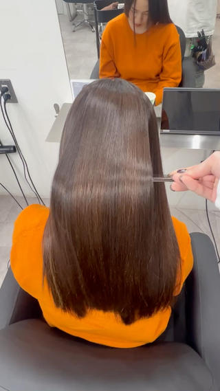 今癖でお悩みではないですか？
パヤパヤした毛やチリつき今話題の弱酸性縮毛矯正で艶髪目指してみませんか？

お客様のお悩みに合わせて、薬剤を調合させて頂きます︎
ベストの薬剤で自分至上最高を目指してみませんか？

是非この機会にあなたの髪を艶髪させて下さい︎
ご予約お待ちしております︎

#美髪矯正
#美髪
#髪質改善
#りんご幹細胞トリートメント 