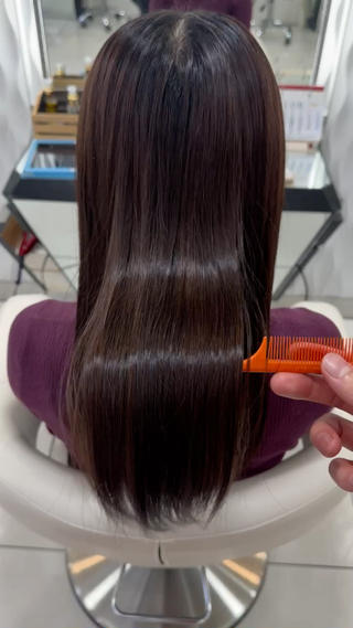 限りなく赤みが出にくいように青を入れて調整させて頂きました

こちらもトリートメントだけでここまでつやつやの仕上がりになります*゜ 