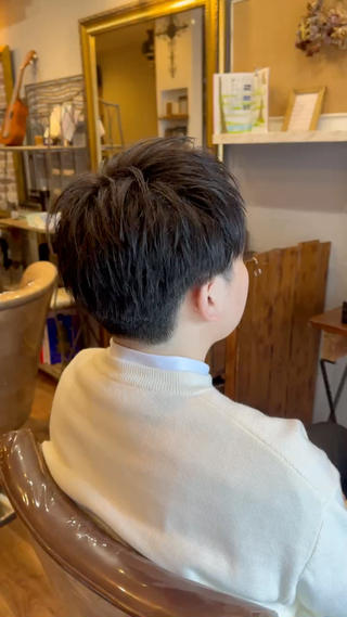 ワックスを普段からつけると言っていたので質感を調整して少し握れば動きがつくぐらいにさせて頂きました️

だいたいカットの周期としては1.5ヶ月から2ヶ月ぐらいがおすすめとなっております 