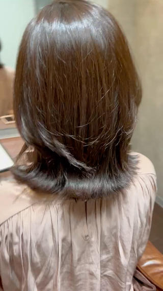 外はねくびれスタイル
巻き方で韓国風にもなれるお手入れ簡単スタイルです
結べる長さでもあるので、お出かけのときアレンジできたり、とっても楽な長さです 