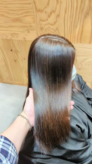 美髪矯正で艶サラ美髪に