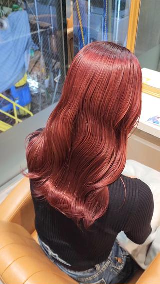 ブリーチなしのダブルカラーでできるボルドーです
秋冬トレンドカラーでイエベさんはもちろん、紫色が入っているのでブルベさんでも似合います！ 