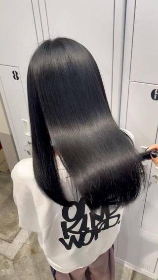 髪質改善トリートメントで広がり、パサつきなのどお悩みを解決!
是非1度お試しください!