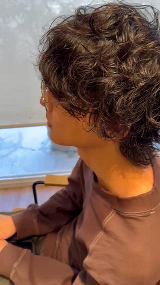 波巻きウルフは色気と雰囲気が、グッと上がるので
人気のパーマです○ 