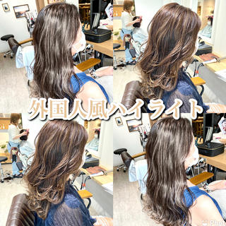 動画の再生は画面をタップして下さい

外国人風のコントラストハイライト
ナチュラルに入っているハイライトが外国人風で可愛いです色落ちも派手になりすぎないので一度ハイライトでベースを
作っておけば色落ちしてもオンカラーで違う色を楽しめます

ハイライトの太さやオンカラーの色味はお気軽にご相談ください 