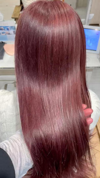 【ワインレッド】

2024年春夏オススメカラーです！

ブリーチなしでできるカラーですが
初カラーの方、ベースが8トーン以下の方は
ブリーチなしWカラーをオススメしております

#ワインレッド
#ピンクラベンダー
#ピンクブラウン
#チェリーレッド
#暖色カラー 