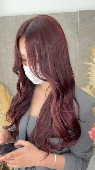 エクステをつけたあとカラーしてるので
カラー一緒に色落ちします️

すぐ地毛が色落ちして髪色が変になることがありません！ 