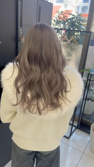 明るすぎないシアーグレージュです！
 