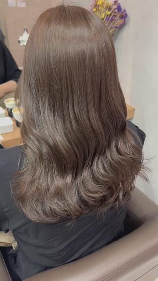 透明感たっぷりの、シアーベージュです

縮毛、暗染め履歴がある方ですが、2回めのご来店でここまで綺麗になりました♪

是非お任せください 