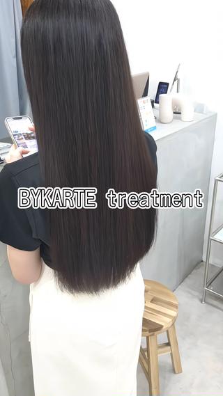 全美容室の1%にだけ提供されるBYKARTE/バイカルテ。髪質改善させる髪内部のシスチンを補充して髪を再生させる技術の特許を取得した特別なトリートメントで美髪に♪
繰り返すことで持ちも長くなりますので継続的にやっていただけるとより効果実感はありますが1回でもしっかりサラサラになります 