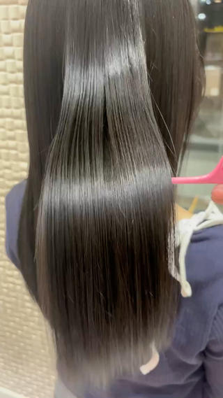 【HITA】​髪質改善トリートメント


〜​こんな方にオススメ！！​〜​
・髪が広がりやすい、うねりやすい方
・ダメージや乾燥でパサつきが気になる方


髪の内部からしっかり補修する事で、手触りがなめらかになります 