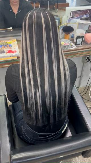 コントラストのあるエクステで魅せるハイライトデザイン
60枚でこのデザイン!!!