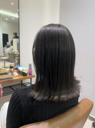 今日のお客様は、赤みが気になるお客様
赤みが気になる方はオリーブベージュがおすすめです 