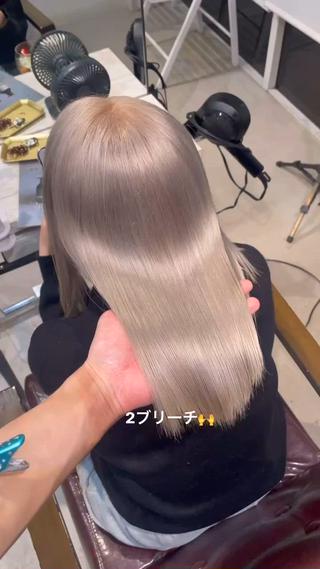 ミディアム youres hair 新宿3丁目店所属・🍫ハイトーン✖︎ 髪質改善🍫柴田のヘアスタイル
