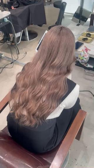 ロング カラー youres hair 新宿3丁目店所属・🍫ハイトーン✖︎ 髪質改善🍫柴田のヘアスタイル