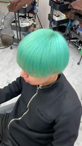 ショート カラー メンズ youres hair 新宿3丁目店所属・🍫ハイトーン✖︎ 髪質改善🍫柴田のヘアスタイル