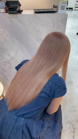 ロング youres hair 新宿3丁目店所属・🍫ハイトーン✖︎ 髪質改善🍫柴田のヘアスタイル