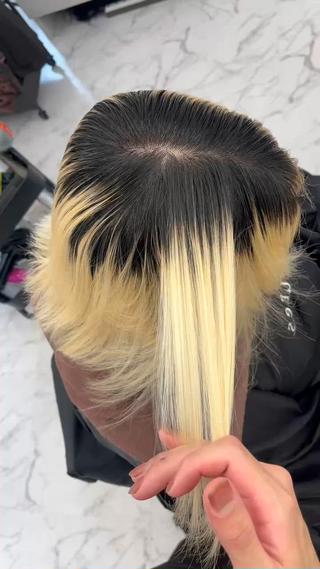 ショート youres hair 新宿3丁目店所属・🍫ハイトーン✖︎ 髪質改善🍫柴田のヘアスタイル