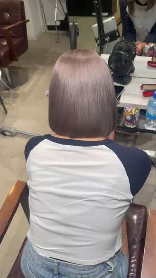ショート カラー youres hair 新宿3丁目店所属・🍫ハイトーン✖︎ 髪質改善🍫柴田のヘアスタイル