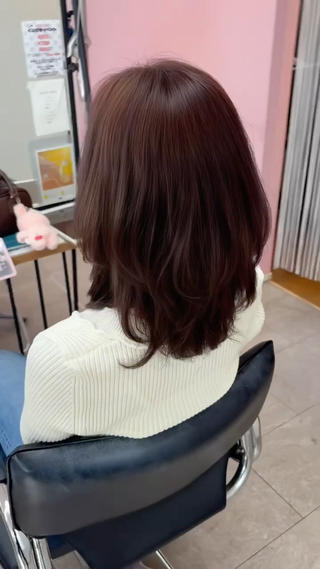 ミディアム カラー HASHI AYAKAのヘアスタイル